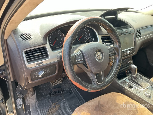 2011 Volkswagen Taureq AWD (Inoperable) SUV - SUV: φωτογραφία 5 2011 Volkswagen Taureq AWD (Inoperable) SUV - SUV: φωτογραφία 5