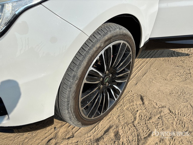 2015 Land Rover Range Rover AWD SUV - SUV: φωτογραφία 4 2015 Land Rover Range Rover AWD SUV - SUV: φωτογραφία 4