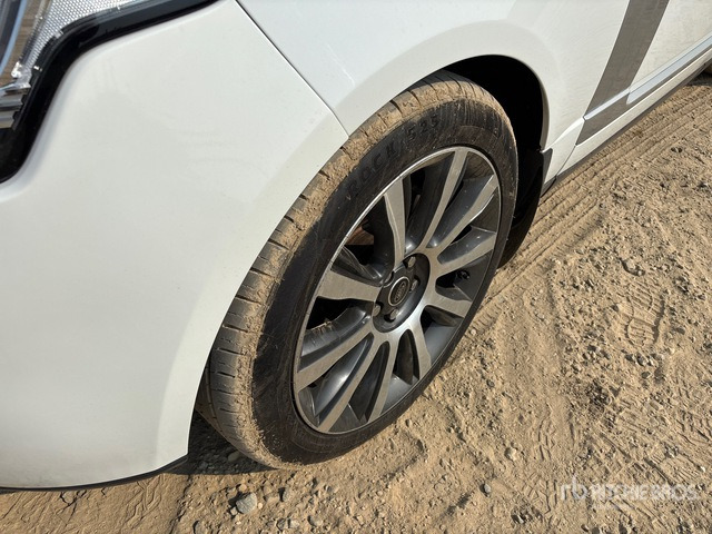 2016 Land Rover Range Rover Vogue SE AWD SUV - SUV: φωτογραφία 4 2016 Land Rover Range Rover Vogue SE AWD SUV - SUV: φωτογραφία 4