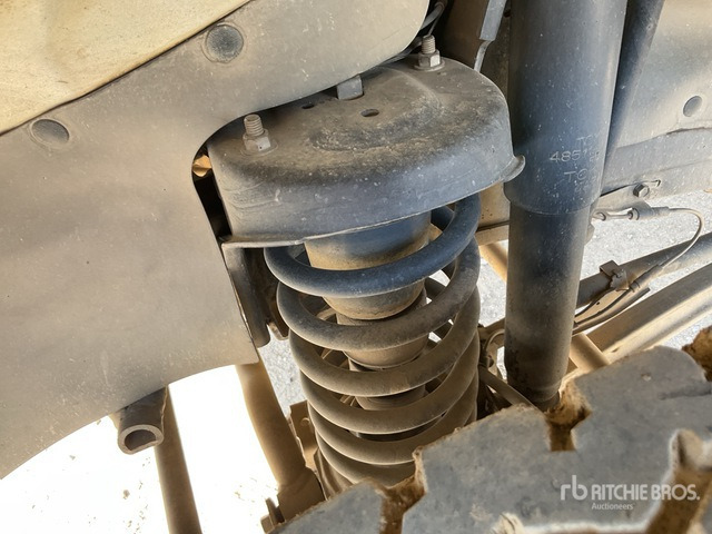 SUV 2016 Toyota Land Cruiser 76R 4x4 SUV: φωτογραφία 6 SUV 2016 Toyota Land Cruiser 76R 4x4 SUV: φωτογραφία 6