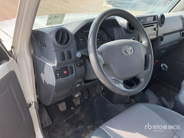 2016 Toyota Landcruiser 79L 4x4 Crew Cab Pickup - Καταστροφέας: φωτογραφία 5 2016 Toyota Landcruiser 79L 4x4 Crew Cab Pickup - Καταστροφέας: φωτογραφία 5