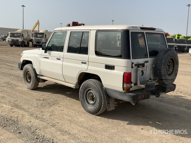 2018 Toyota Land Cruiser 76L 4x4 SUV - SUV: φωτογραφία 3 2018 Toyota Land Cruiser 76L 4x4 SUV - SUV: φωτογραφία 3