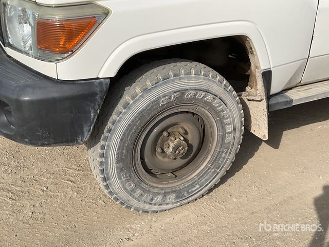 2018 Toyota Land Cruiser 76L 4x4 SUV - SUV: φωτογραφία 5 2018 Toyota Land Cruiser 76L 4x4 SUV - SUV: φωτογραφία 5