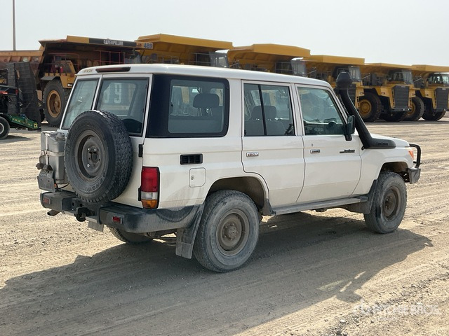 2019 Toyota Land Cruiser 76L 4x4 SUV - SUV: φωτογραφία 4 2019 Toyota Land Cruiser 76L 4x4 SUV - SUV: φωτογραφία 4