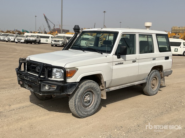 2019 Toyota Land Cruiser 76L 4x4 SUV - SUV: φωτογραφία 1 2019 Toyota Land Cruiser 76L 4x4 SUV - SUV: φωτογραφία 1