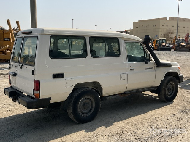 2020 Toyota Land Cruiser 78L 4x4 SUV - SUV: φωτογραφία 5 2020 Toyota Land Cruiser 78L 4x4 SUV - SUV: φωτογραφία 5