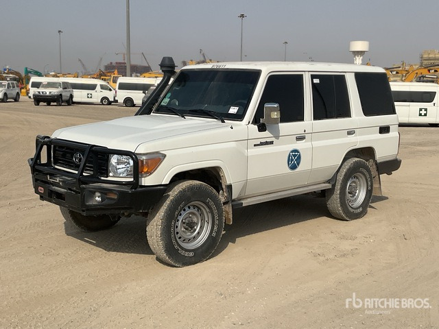 2021 Toyota Land Cruiser 76L 4x4 SUV - SUV: φωτογραφία 1 2021 Toyota Land Cruiser 76L 4x4 SUV - SUV: φωτογραφία 1
