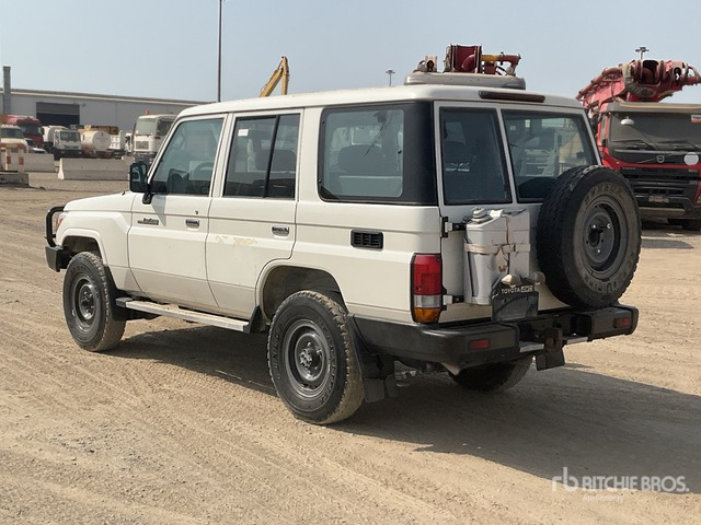 2021 Toyota Land Cruiser 76L 4x4 SUV - SUV: φωτογραφία 3 2021 Toyota Land Cruiser 76L 4x4 SUV - SUV: φωτογραφία 3