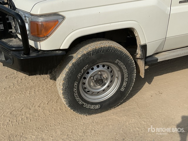 2021 Toyota Land Cruiser 76L 4x4 SUV - SUV: φωτογραφία 5 2021 Toyota Land Cruiser 76L 4x4 SUV - SUV: φωτογραφία 5