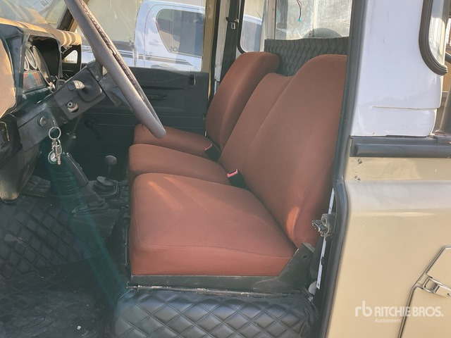 Land Rover Defender 110 - Ημιφορτηγό: φωτογραφία 5 Land Rover Defender 110 - Ημιφορτηγό: φωτογραφία 5