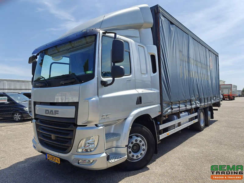 DAF CF 400 FAN 6x2/4 SpaceCab Euro6A - Schuifzeilenbak 7.7m + Laadklep 2000kg - HH Vloer - AanhangerKoppeling - Φορτηγό μουσαμάς: φωτογραφία 1 DAF CF 400 FAN 6x2/4 SpaceCab Euro6A - Schuifzeilenbak 7.7m + Laadklep 2000kg - HH Vloer - AanhangerKoppeling - Φορτηγό μουσαμάς: φωτογραφία 1