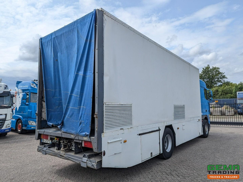 DAF XF95.430 4x2 Spacecab Euro2 - Retarder - Geslotenbak 7.7m - Handgeschakeld - Vangmuil - Φορτηγό κόφα: φωτογραφία 3 DAF XF95.430 4x2 Spacecab Euro2 - Retarder - Geslotenbak 7.7m - Handgeschakeld - Vangmuil - Φορτηγό κόφα: φωτογραφία 3
