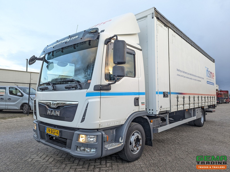 MAN TGL 12.220 4x2 Daycab Euro6 - SchuifzeilenBak 7.2M + Laadklep 2000kg - Rongpotten - Zijdeuren - Φορτηγό μουσαμάς: φωτογραφία 1 MAN TGL 12.220 4x2 Daycab Euro6 - SchuifzeilenBak 7.2M + Laadklep 2000kg - Rongpotten - Zijdeuren - Φορτηγό μουσαμάς: φωτογραφία 1