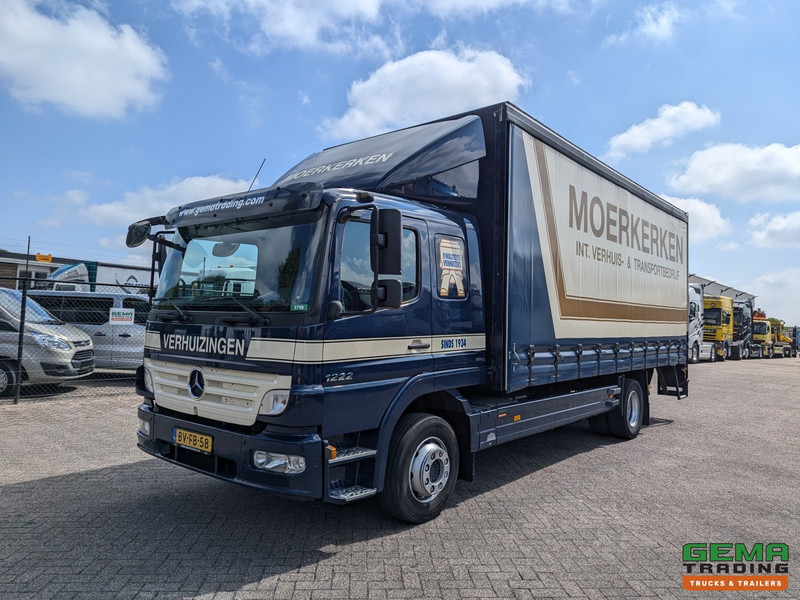 Mercedes-Benz ATEGO 1222 L 4x2 Slaapcab Euro5 - Standkachel - Schuifzeilen/Gesloten Bak 6.5m + laadklep 1500kg - Φορτηγό μουσαμάς: φωτογραφία 1 Mercedes-Benz ATEGO 1222 L 4x2 Slaapcab Euro5 - Standkachel - Schuifzeilen/Gesloten Bak 6.5m + laadklep 1500kg - Φορτηγό μουσαμάς: φωτογραφία 1