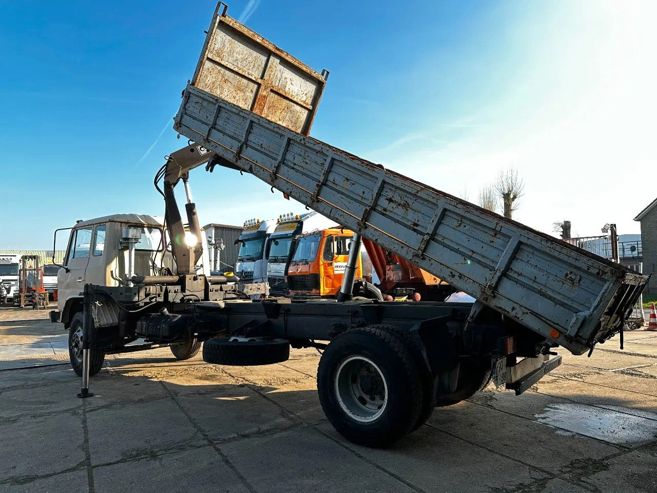 Toyota HINO 14T 4X2 Tipper+Crane Hiab 765 Spring/Spring - Φορτηγό ανατρεπόμενο: φωτογραφία 3 Toyota HINO 14T 4X2 Tipper+Crane Hiab 765 Spring/Spring - Φορτηγό ανατρεπόμενο: φωτογραφία 3