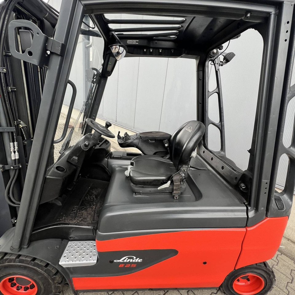 Linde E25L (387) - Ηλεκτροκίνητο περονοφόρο: φωτογραφία 3 Linde E25L (387) - Ηλεκτροκίνητο περονοφόρο: φωτογραφία 3