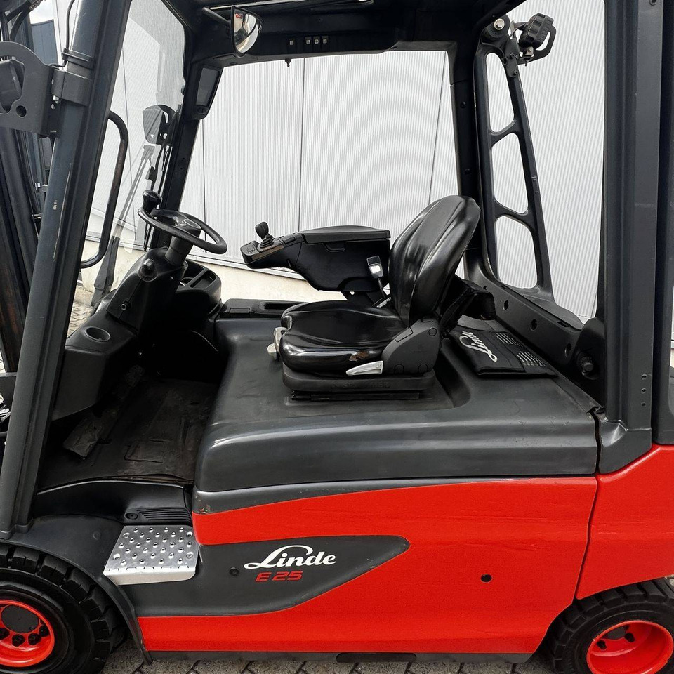 Linde E25L (387) - Ηλεκτροκίνητο περονοφόρο: φωτογραφία 4 Linde E25L (387) - Ηλεκτροκίνητο περονοφόρο: φωτογραφία 4