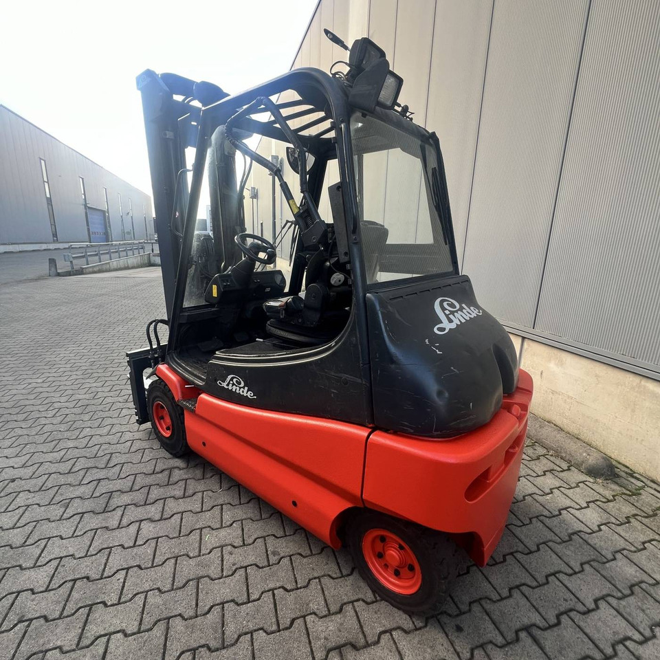 Linde E30 (336-02) - Ηλεκτροκίνητο περονοφόρο: φωτογραφία 2 Linde E30 (336-02) - Ηλεκτροκίνητο περονοφόρο: φωτογραφία 2
