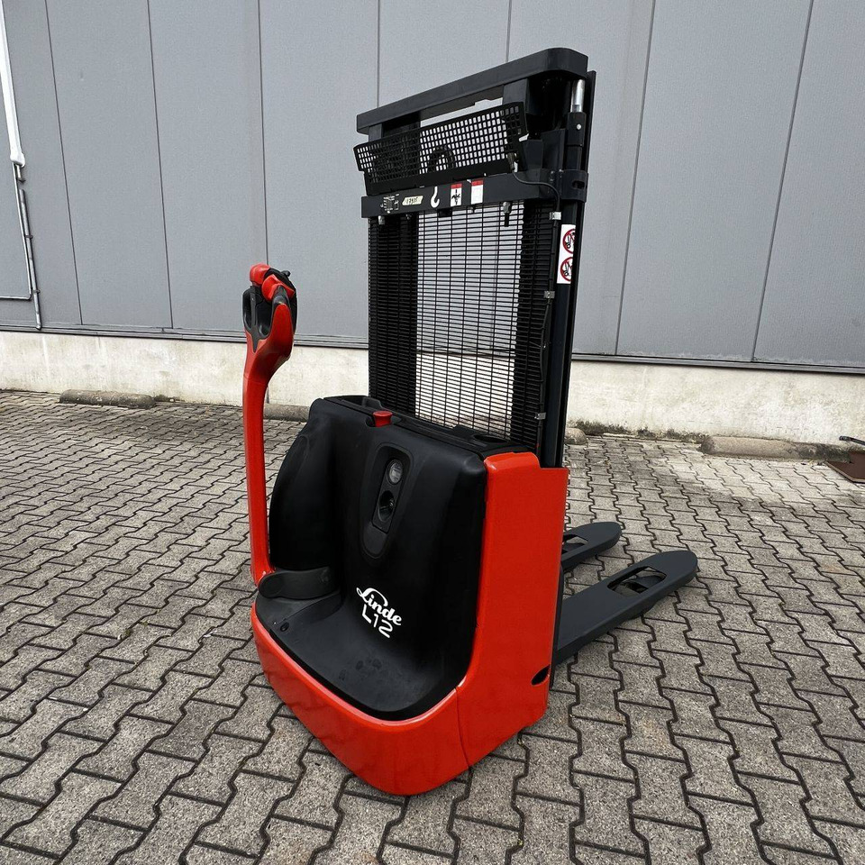 Linde L12 (1172) - Μηχάνημα στοίβαξης: φωτογραφία 1 Linde L12 (1172) - Μηχάνημα στοίβαξης: φωτογραφία 1