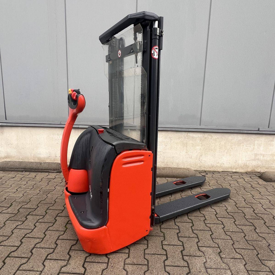 Linde L12 (379) - Μηχάνημα στοίβαξης: φωτογραφία 1 Linde L12 (379) - Μηχάνημα στοίβαξης: φωτογραφία 1