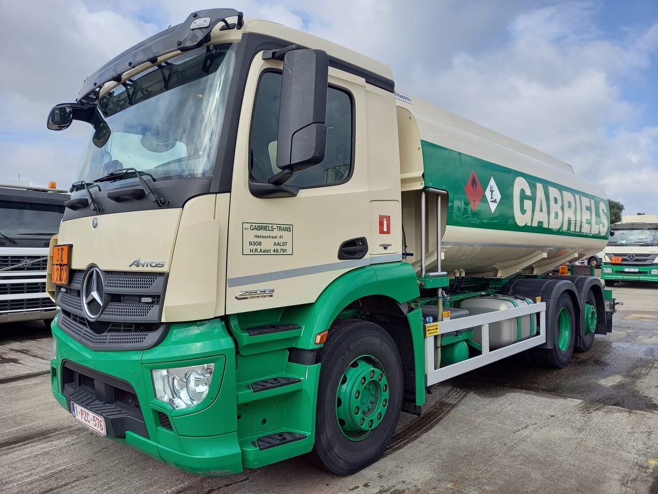 MERCEDES ANTOS - Φορτηγό βυτιοφόρο: φωτογραφία 1 MERCEDES ANTOS - Φορτηγό βυτιοφόρο: φωτογραφία 1