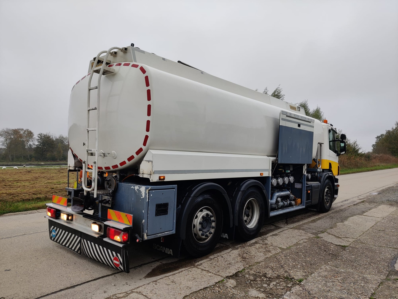 Φορτηγό βυτιοφόρο SCANIA P400: φωτογραφία 7 Φορτηγό βυτιοφόρο SCANIA P400: φωτογραφία 7