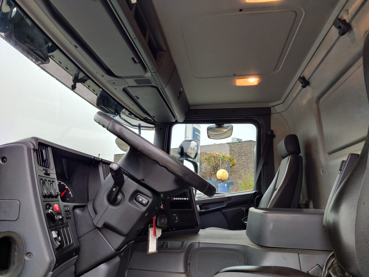 SCANIA P400 - Φορτηγό βυτιοφόρο: φωτογραφία 3 SCANIA P400 - Φορτηγό βυτιοφόρο: φωτογραφία 3
