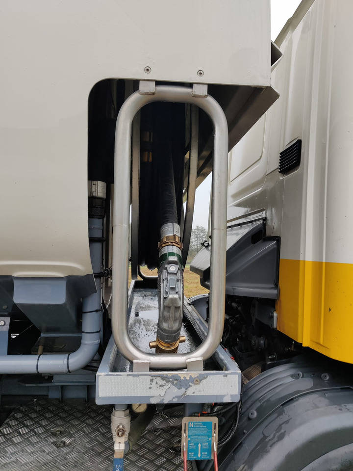 SCANIA P400 - Φορτηγό βυτιοφόρο: φωτογραφία 2 SCANIA P400 - Φορτηγό βυτιοφόρο: φωτογραφία 2