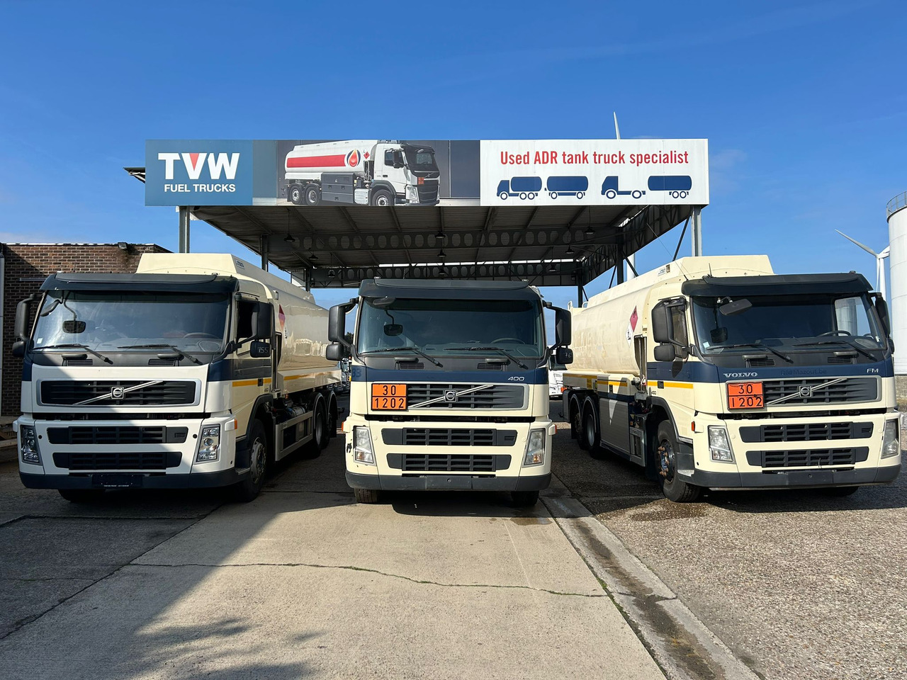 VOLVO FM (lot of 3) - Φορτηγό βυτιοφόρο: φωτογραφία 2 VOLVO FM (lot of 3) - Φορτηγό βυτιοφόρο: φωτογραφία 2