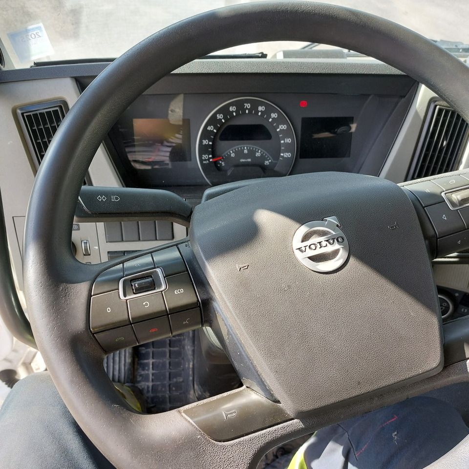 VOLVO FM - Φορτηγό βυτιοφόρο: φωτογραφία 2 VOLVO FM - Φορτηγό βυτιοφόρο: φωτογραφία 2