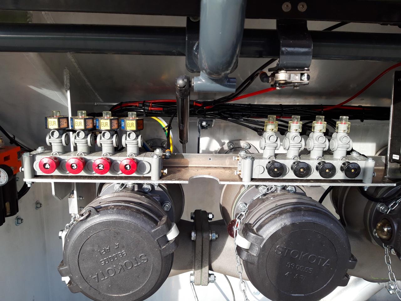 VOLVO FM - Φορτηγό βυτιοφόρο: φωτογραφία 3 VOLVO FM - Φορτηγό βυτιοφόρο: φωτογραφία 3