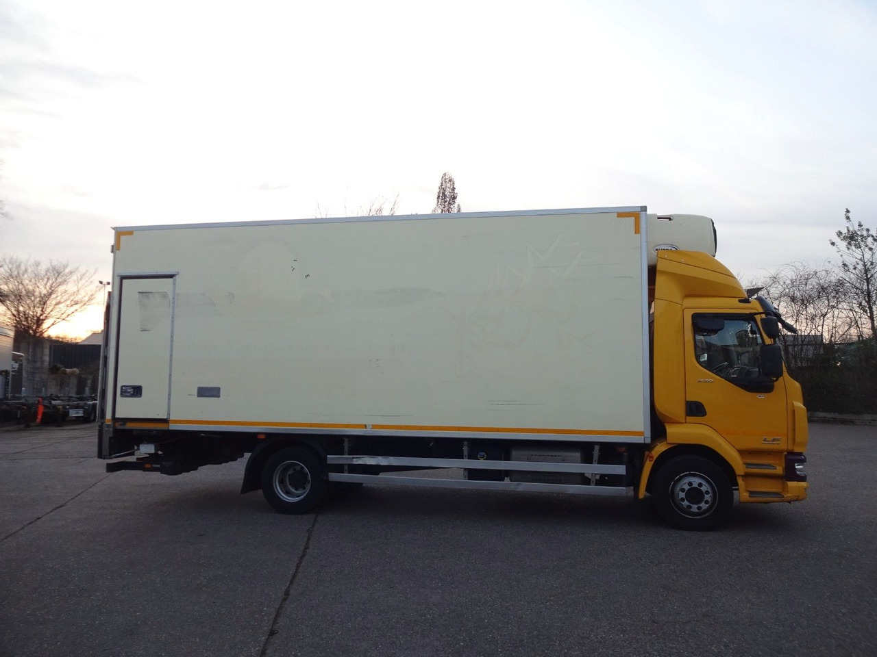 DAF LF 230, 12 T, LBW, Türen, Klima, Automat, Kamera - Φορτηγό κόφα: φωτογραφία 4 DAF LF 230, 12 T, LBW, Türen, Klima, Automat, Kamera - Φορτηγό κόφα: φωτογραφία 4