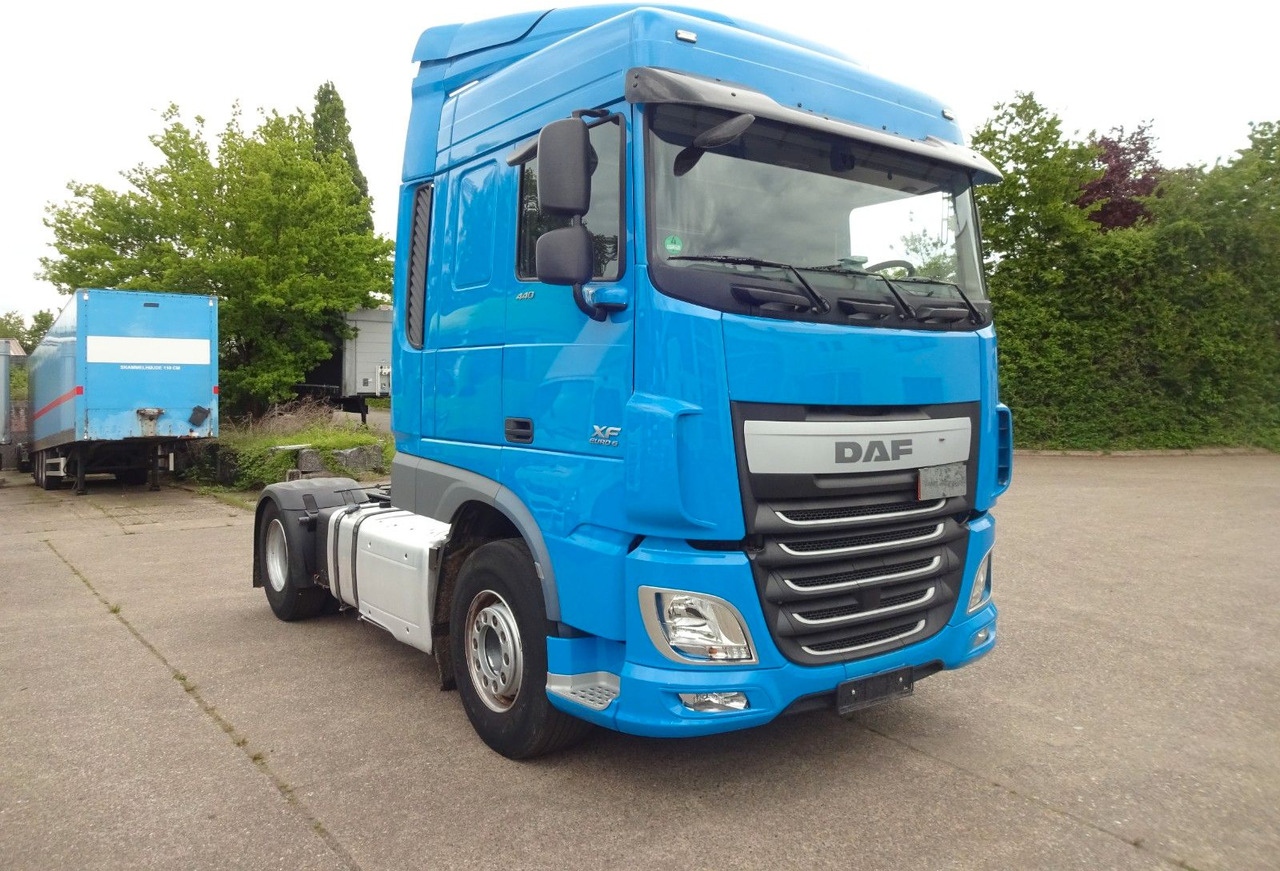 DAF XF 440, SC, Klima, 2 x Tank, Intarder, Standklim - Τράκτορας: φωτογραφία 4 DAF XF 440, SC, Klima, 2 x Tank, Intarder, Standklim - Τράκτορας: φωτογραφία 4