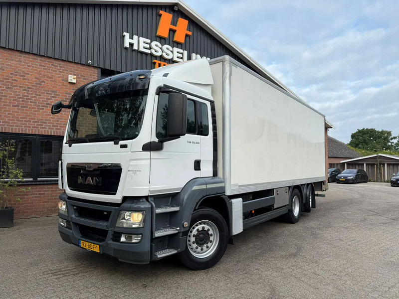 MAN TGS 26.320 EEV Koffer Stuuras AHK 3.000KG LBW 370.859 KM! NL Truck - Φορτηγό κόφα: φωτογραφία 1 MAN TGS 26.320 EEV Koffer Stuuras AHK 3.000KG LBW 370.859 KM! NL Truck - Φορτηγό κόφα: φωτογραφία 1