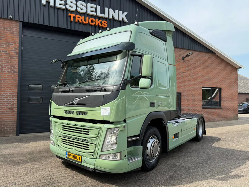 Volvo FM 370 Globetrotter XL Xenon Side skirts NL Truck - Τράκτορας: φωτογραφία 1 Volvo FM 370 Globetrotter XL Xenon Side skirts NL Truck - Τράκτορας: φωτογραφία 1