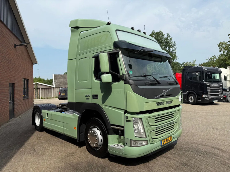 Volvo FM 370 Globetrotter XL Xenon Side skirts NL Truck - Τράκτορας: φωτογραφία 2 Volvo FM 370 Globetrotter XL Xenon Side skirts NL Truck - Τράκτορας: φωτογραφία 2