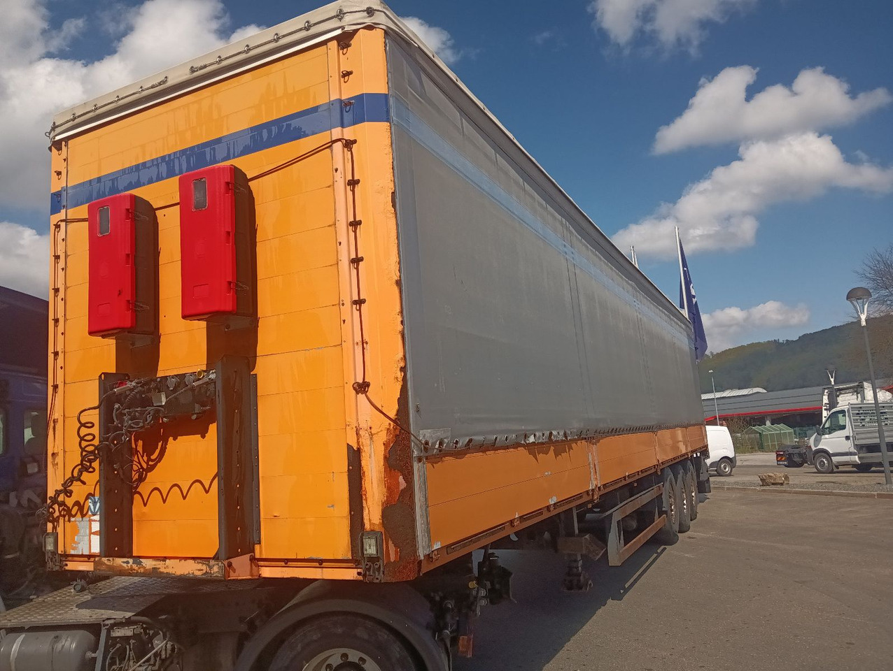 Kögel SN24BORDWANDSIDER EDSCHA BPW Disc Lift Portaltür - Επικαθήμενο κουρτίνα: φωτογραφία 3 Kögel SN24BORDWANDSIDER EDSCHA BPW Disc Lift Portaltür - Επικαθήμενο κουρτίνα: φωτογραφία 3