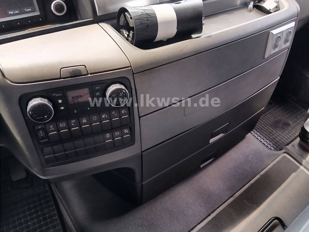 Τράκτορας MAN TGX 18:440 FLT XLX 2xTank Klima Spoiler Kühlbox MAN TGX 18:440 FLT XLX 2xTank Klima Spoiler Kühlbox: φωτογραφία 14