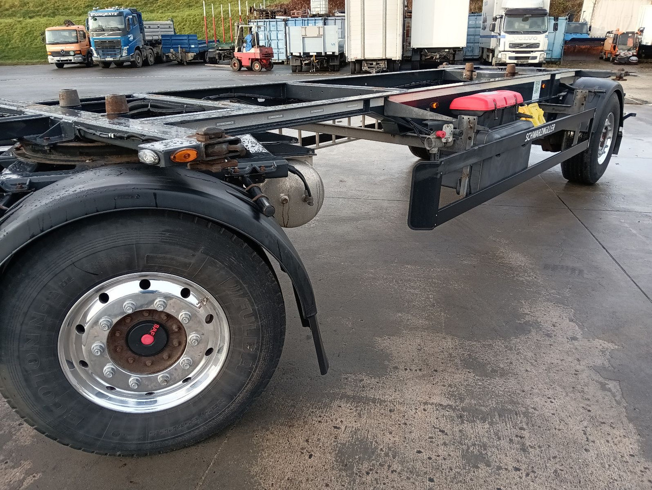 Schwarzmüller 2-A BDF 1,22/1,32 ALCOA Alufelgen ADR 120tkm TÜV Schwarzmüller 2-A BDF 1,22/1,32 ALCOA Alufelgen ADR 120tkm TÜV - Ρυμούλκα μεταφοράς εμπορευματοκιβωτίων/ Κινητό αμάξωμα: φωτογραφία 4 Schwarzmüller 2-A BDF 1,22/1,32 ALCOA Alufelgen ADR 120tkm TÜV Schwarzmüller 2-A BDF 1,22/1,32 ALCOA Alufelgen ADR 120tkm TÜV - Ρυμούλκα μεταφοράς εμπορευματοκιβωτίων/ Κινητό αμάξωμα: φωτογραφία 4