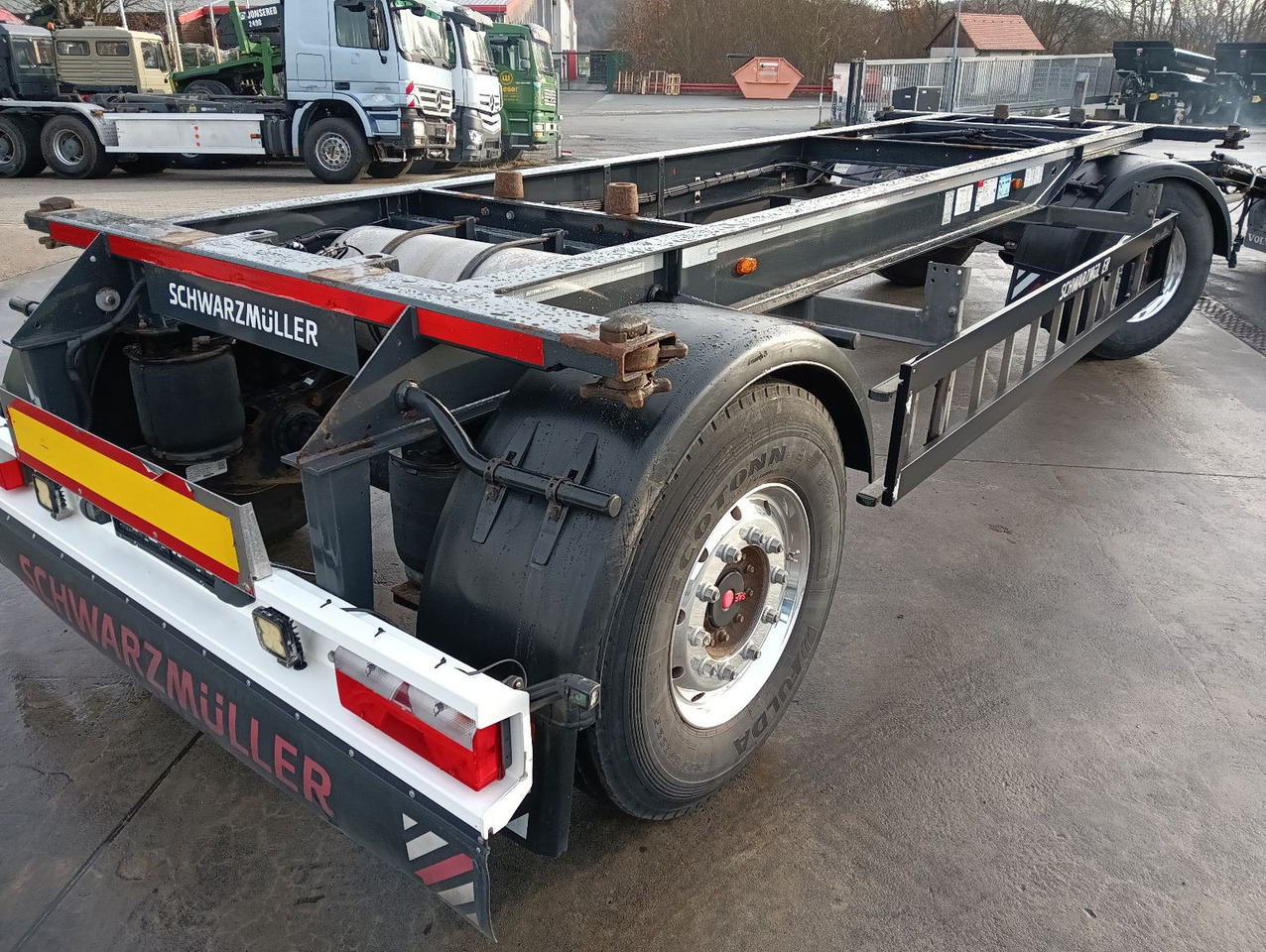 Schwarzmüller 2-A BDF 1,22/1,32 ALCOA Alufelgen ADR 120tkm TÜV Schwarzmüller 2-A BDF 1,22/1,32 ALCOA Alufelgen ADR 120tkm TÜV - Ρυμούλκα μεταφοράς εμπορευματοκιβωτίων/ Κινητό αμάξωμα: φωτογραφία 3 Schwarzmüller 2-A BDF 1,22/1,32 ALCOA Alufelgen ADR 120tkm TÜV Schwarzmüller 2-A BDF 1,22/1,32 ALCOA Alufelgen ADR 120tkm TÜV - Ρυμούλκα μεταφοράς εμπορευματοκιβωτίων/ Κινητό αμάξωμα: φωτογραφία 3