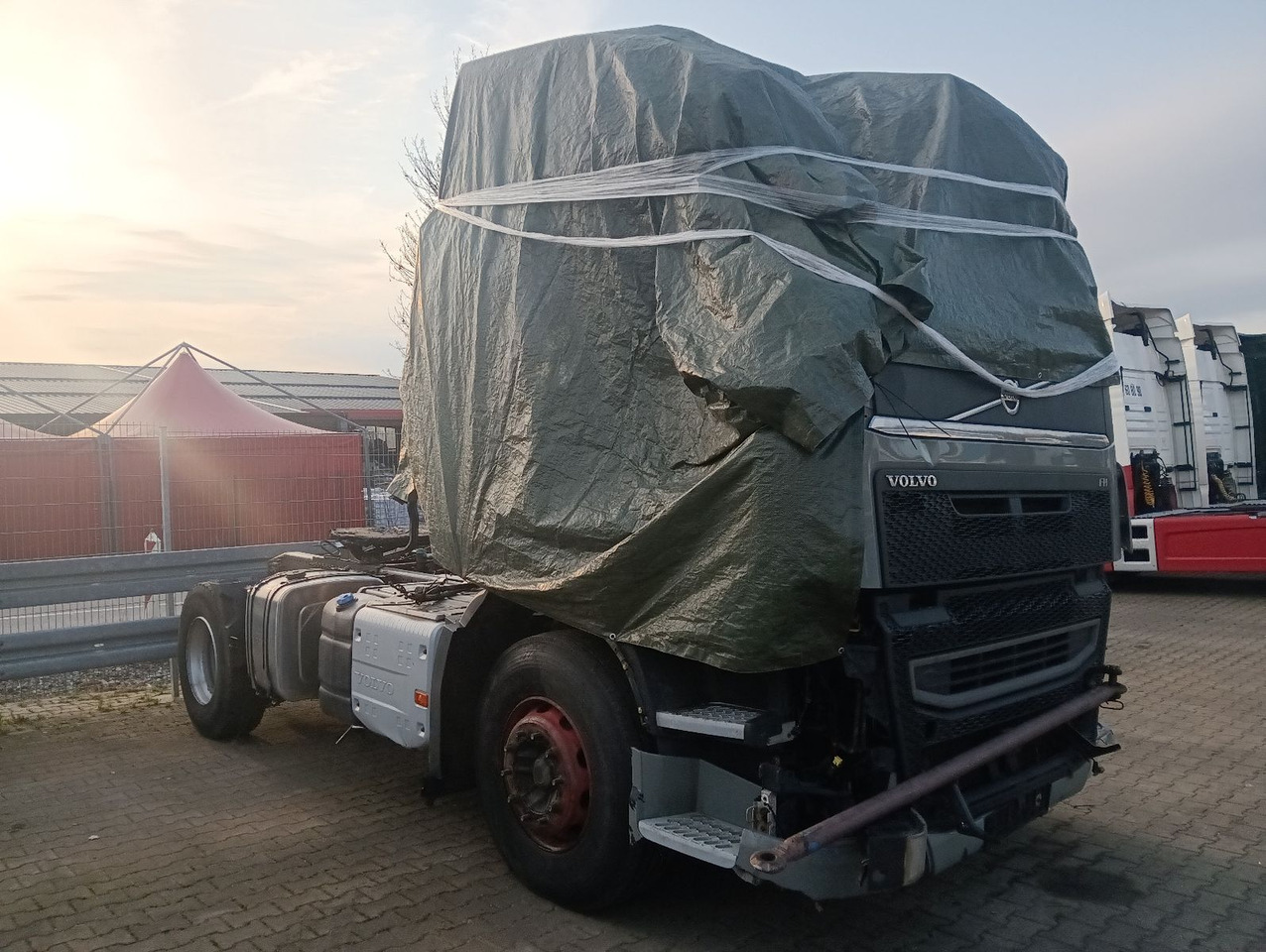 Volvo FH 500 Globe CRAWLER Hydr.,Luft/Luft Motor läuft - Τράκτορας: φωτογραφία 1 Volvo FH 500 Globe CRAWLER Hydr.,Luft/Luft Motor läuft - Τράκτορας: φωτογραφία 1
