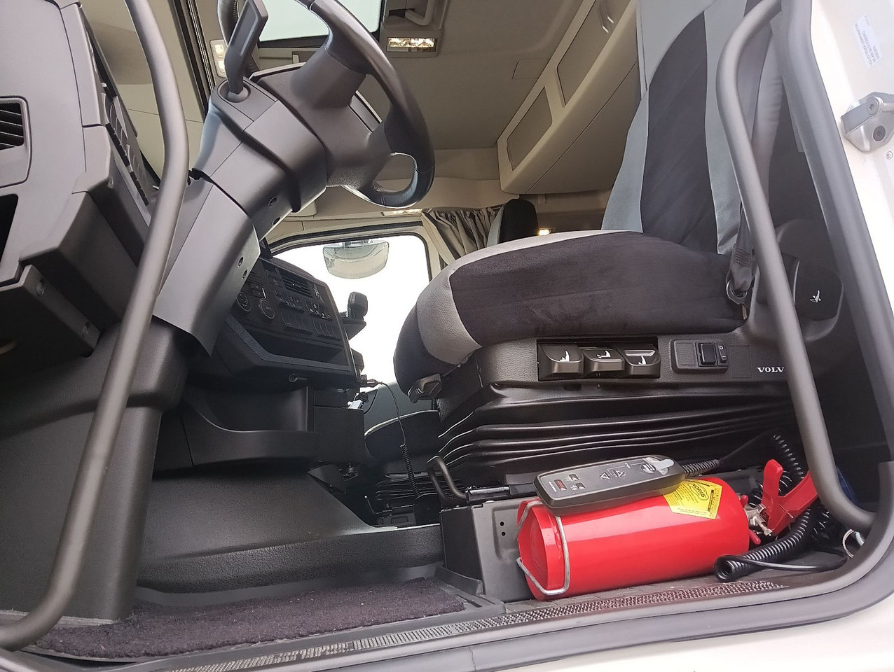 Volvo FH500 8x4R RETARDER LIFT MEILLER-Asphalt FunkAHK - Φορτηγό ανατρεπόμενο: φωτογραφία 5 Volvo FH500 8x4R RETARDER LIFT MEILLER-Asphalt FunkAHK - Φορτηγό ανατρεπόμενο: φωτογραφία 5