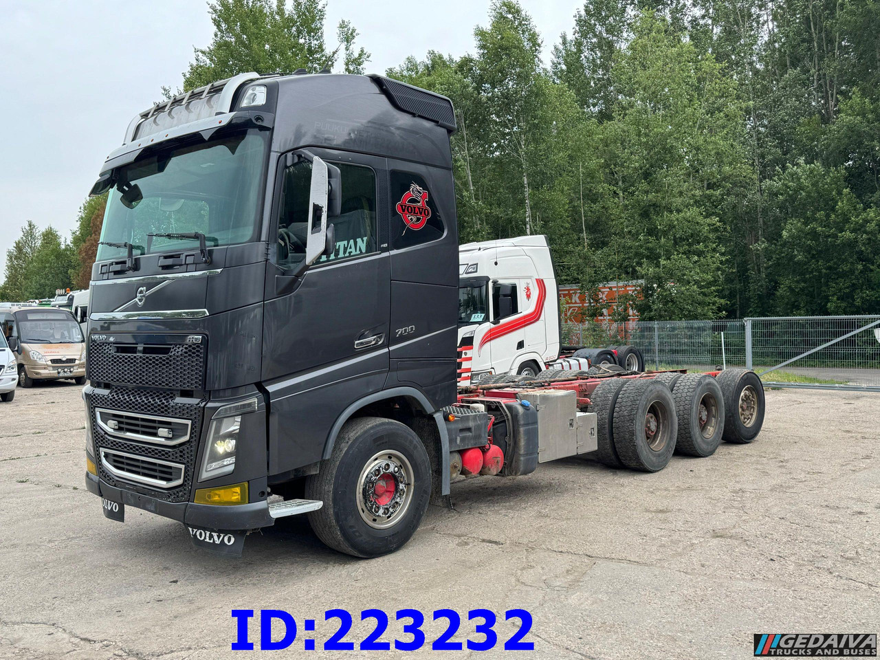 VOLVO FH16 700HP 8X4 Big Axles - Φορτηγό σασί: φωτογραφία 1 VOLVO FH16 700HP 8X4 Big Axles - Φορτηγό σασί: φωτογραφία 1