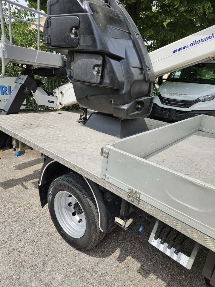 Φορτηγό με εναέρια πλατφόρμα Oil & Steel Snake 21.12: φωτογραφία 11 Φορτηγό με εναέρια πλατφόρμα Oil & Steel Snake 21.12: φωτογραφία 11