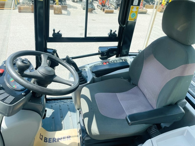 Caterpillar 908M (3637) - Ελαστιχοφόρος φορτωτής: φωτογραφία 5 Caterpillar 908M (3637) - Ελαστιχοφόρος φορτωτής: φωτογραφία 5