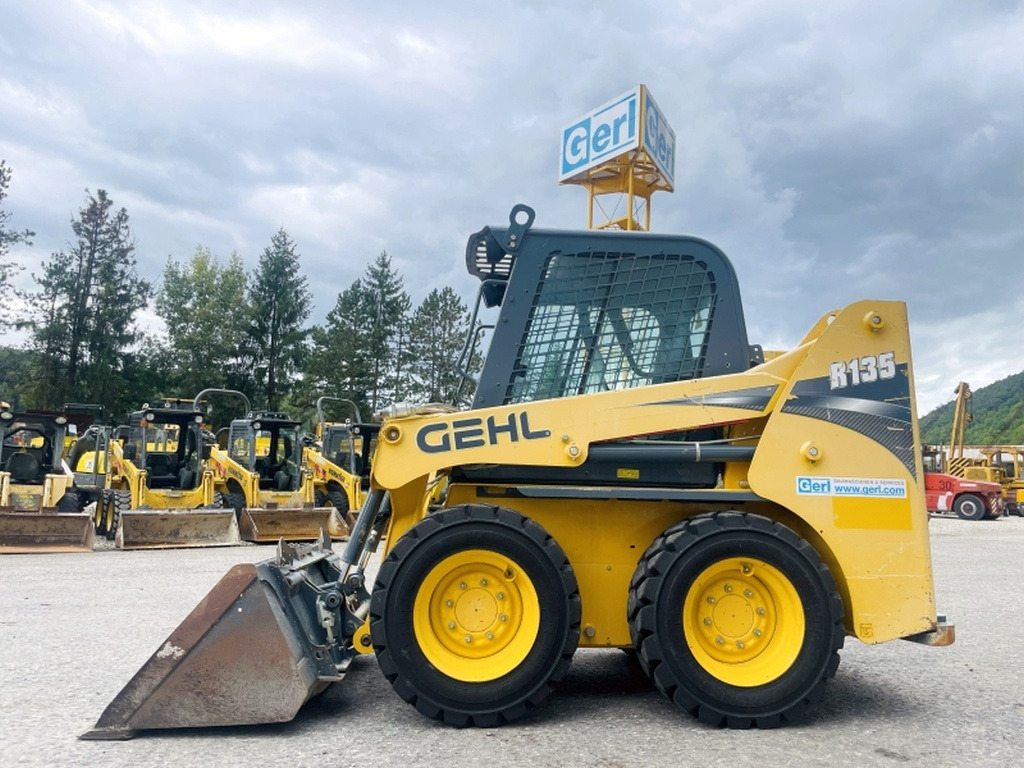 Gehl R135 (4068) - Φορτωτής πλάγιας ολίσθησης: φωτογραφία 1 Gehl R135 (4068) - Φορτωτής πλάγιας ολίσθησης: φωτογραφία 1