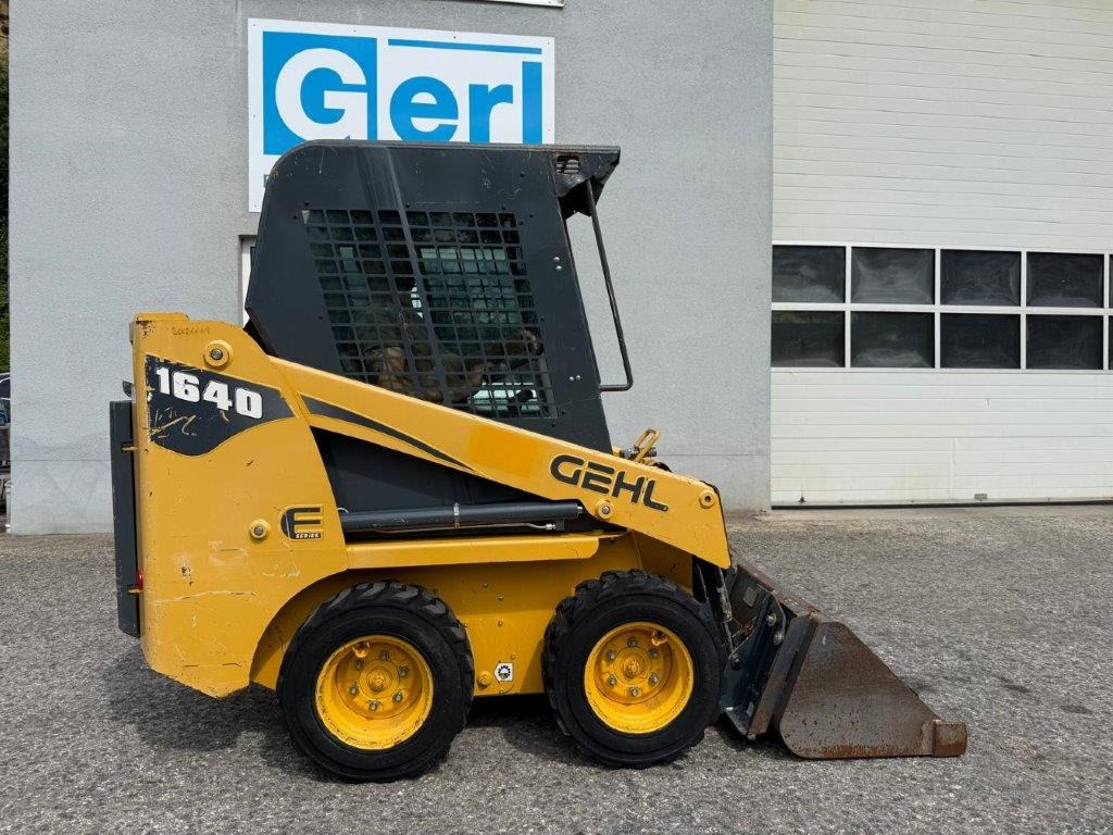 Gehl SL1640E (4027) - Φορτωτής πλάγιας ολίσθησης: φωτογραφία 2 Gehl SL1640E (4027) - Φορτωτής πλάγιας ολίσθησης: φωτογραφία 2