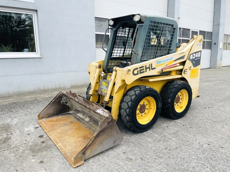 Gehl SL4240 (3746) - Φορτωτής πλάγιας ολίσθησης: φωτογραφία 4 Gehl SL4240 (3746) - Φορτωτής πλάγιας ολίσθησης: φωτογραφία 4