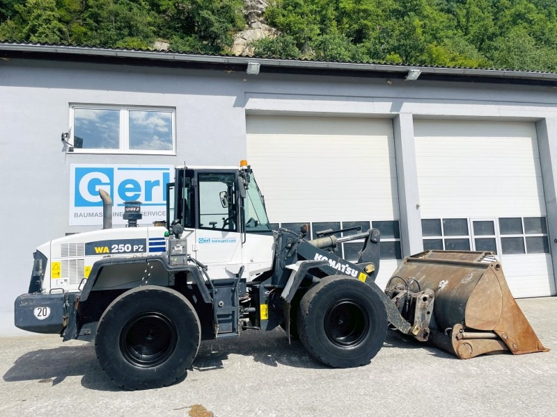 Komatsu WA250PZ-6 (3824) - Ελαστιχοφόρος φορτωτής: φωτογραφία 2 Komatsu WA250PZ-6 (3824) - Ελαστιχοφόρος φορτωτής: φωτογραφία 2