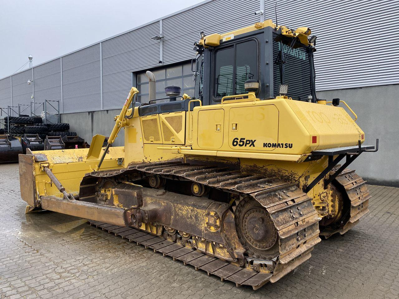 Komatsu D65PX-18 - Μπουλντόζα: φωτογραφία 2 Komatsu D65PX-18 - Μπουλντόζα: φωτογραφία 2